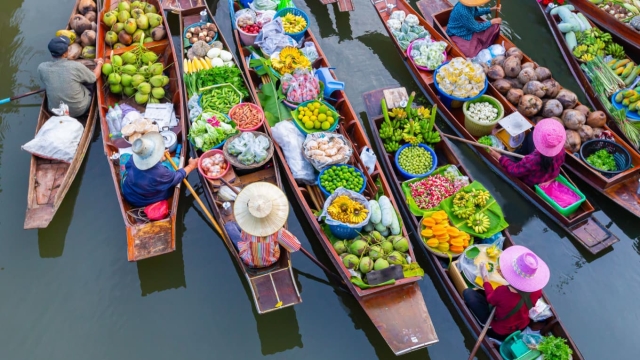 รสชาติไทย: การเดินทางผ่านมื้ออาหารไทยที่หลากหลาย