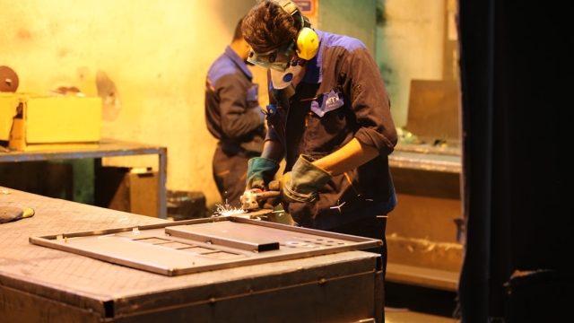 What to Look for in Reliable Pool Services